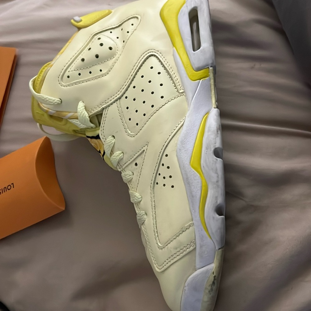 Air Jordan needs light cleaning very nice sneaker